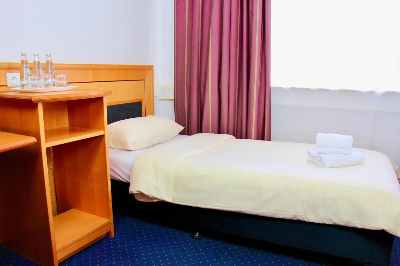 Parkhotel Viktoria Фелтен Екстериор снимка