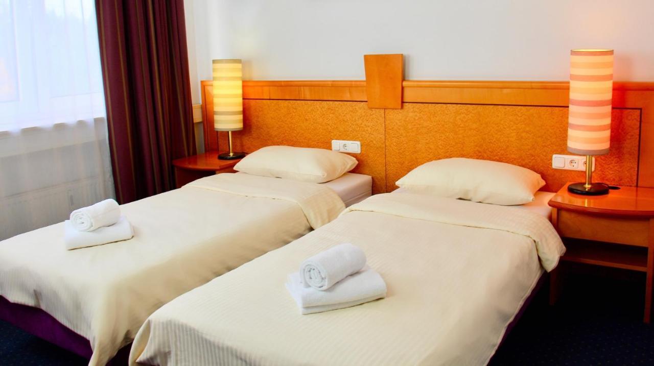 Parkhotel Viktoria Фелтен Екстериор снимка